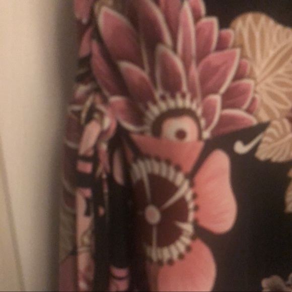 Stretch waist floral mini skirt. Pink and black Juniors Sz Small - Picture 2 of 3